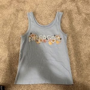 I’m selling this super trendy and cute billabong tank. It’s very stretchy.